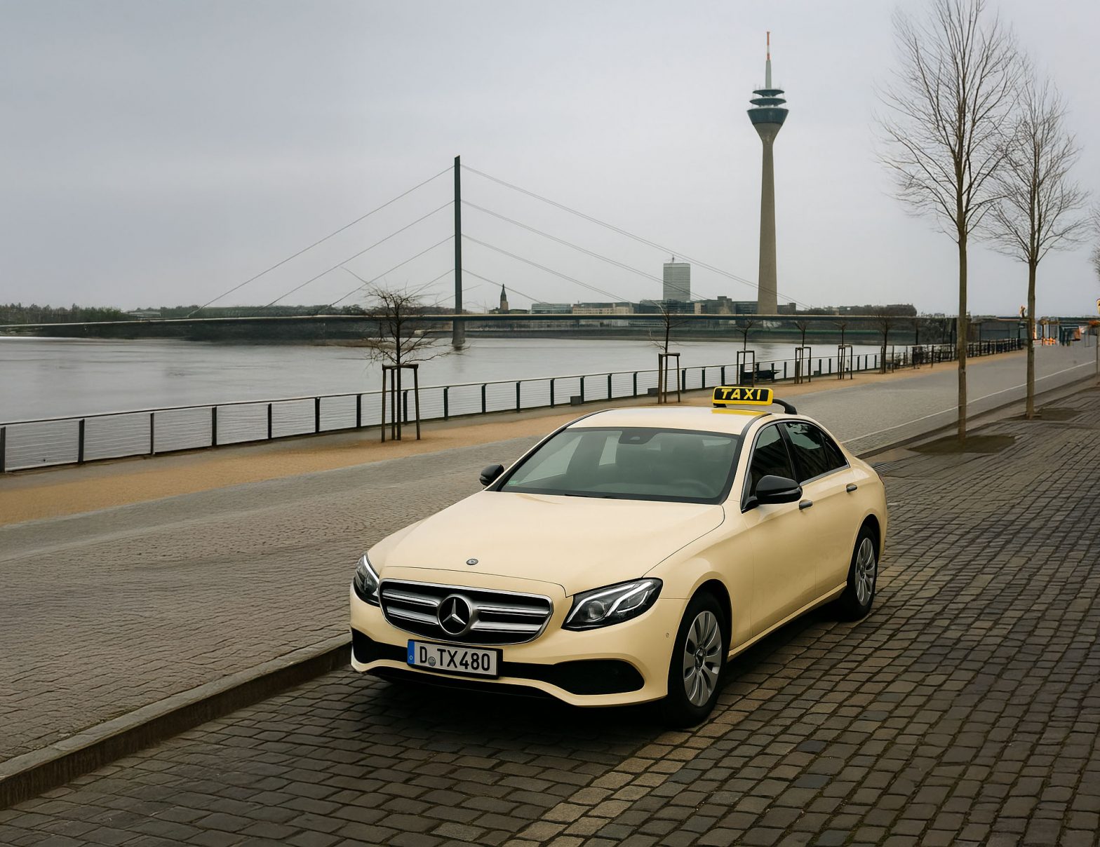 Düsseldorf: Taxi-Festpreise wirken – Taxipreise nähern sich dem Mietwagen an