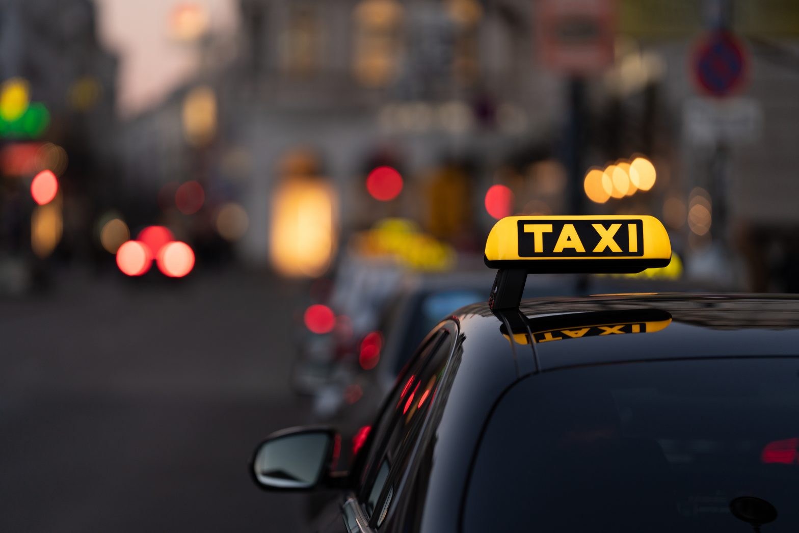 Ursachen der Taxi-Krise angehen statt Verbraucher und Mietwagen durch Mindestpreise schädigen