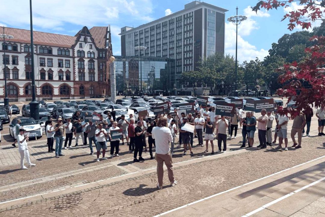 Über 100 Mietwagenfahrerinnen und Fahrer auf den Straßen Dortmunds – ein klares Signal an die Politik.