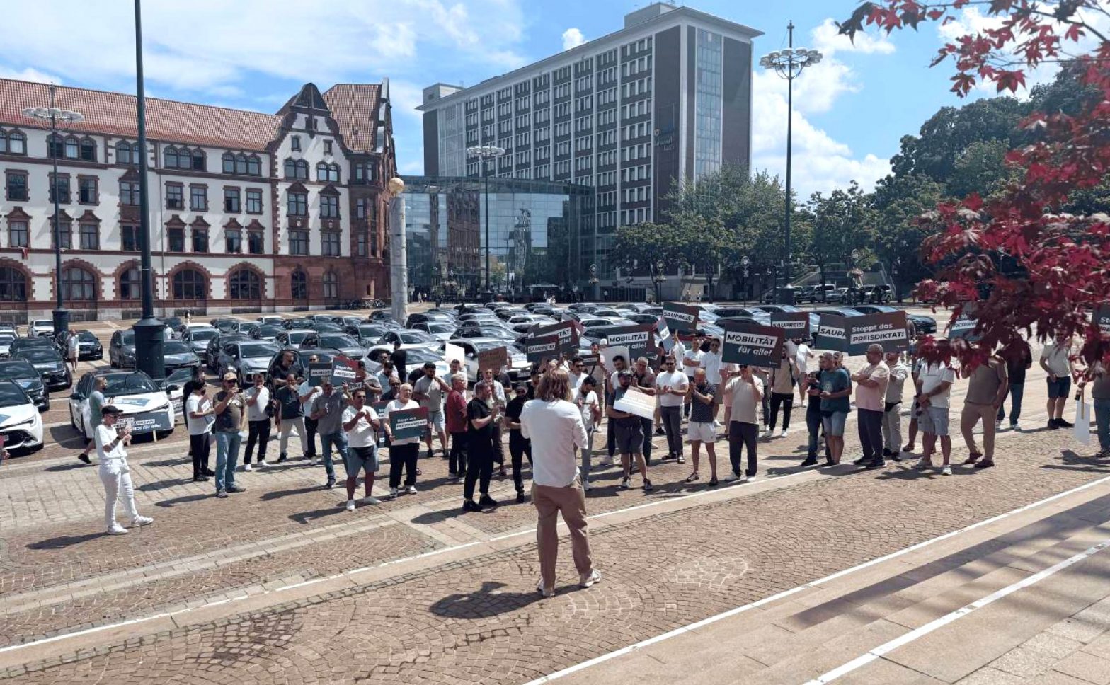 Über 100 Mietwagenfahrerinnen und Fahrer auf den Straßen Dortmunds – ein klares Signal an die Politik.